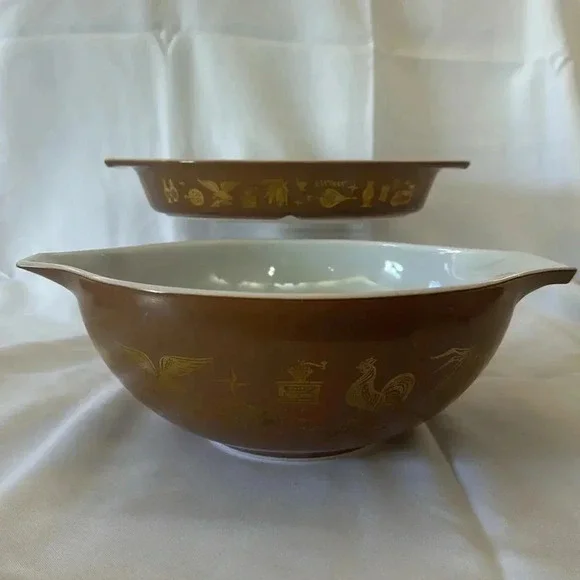 Pyrex EARLY AMERICAN 4 Qt. 444 Cinderella Bowl Brown & Gold Design & 1.5 Qt Dish - Picture 3 of 10